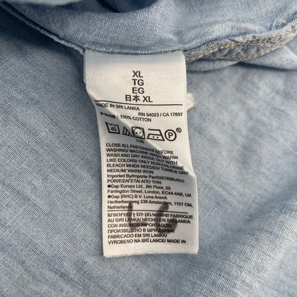 Banana Republic Shirt Mens XL Blue Chambray Long Sleeve Button Down Workwear